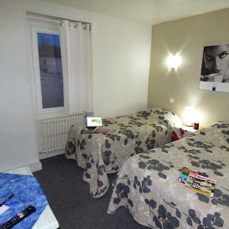 Auberge Des Avenieres เลซาวีแนร์ ภายนอก รูปภาพ