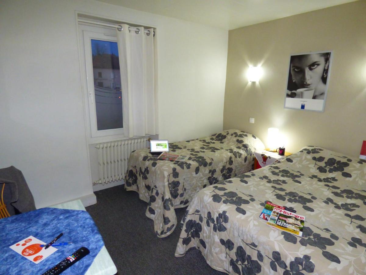 Auberge Des Avenieres เลซาวีแนร์ ภายนอก รูปภาพ
