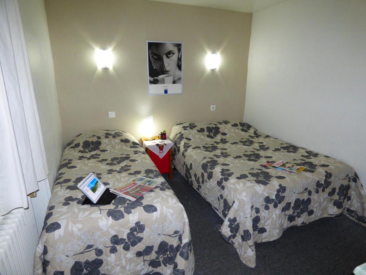 Auberge Des Avenieres เลซาวีแนร์ ภายนอก รูปภาพ