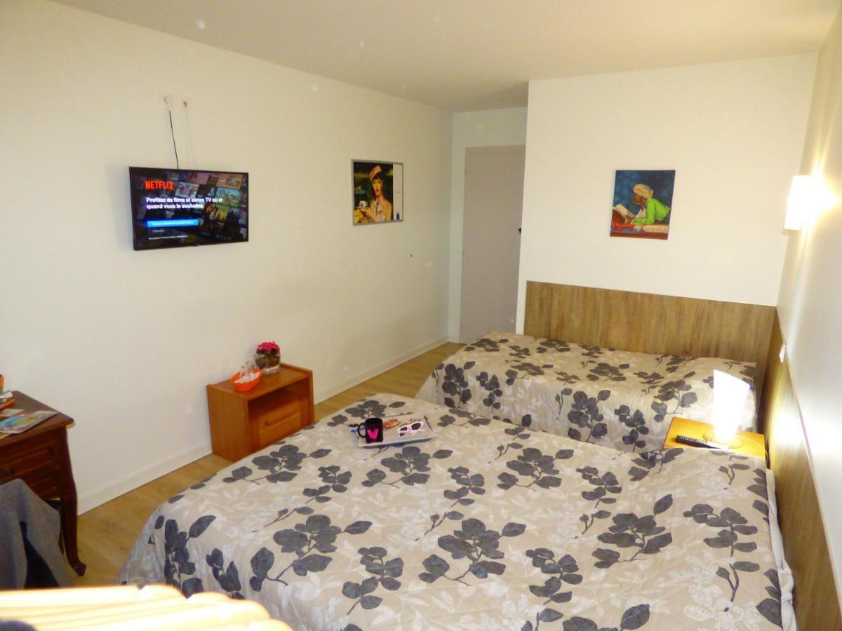 Auberge Des Avenieres เลซาวีแนร์ ภายนอก รูปภาพ